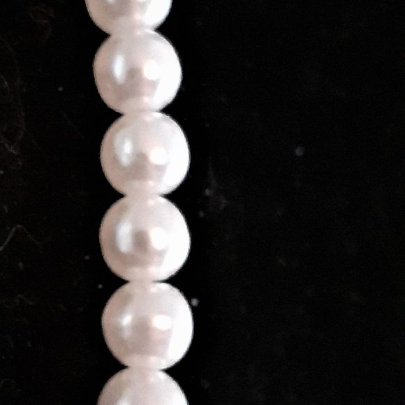Vintage  Pearl Necklace - Picture 3 of 3